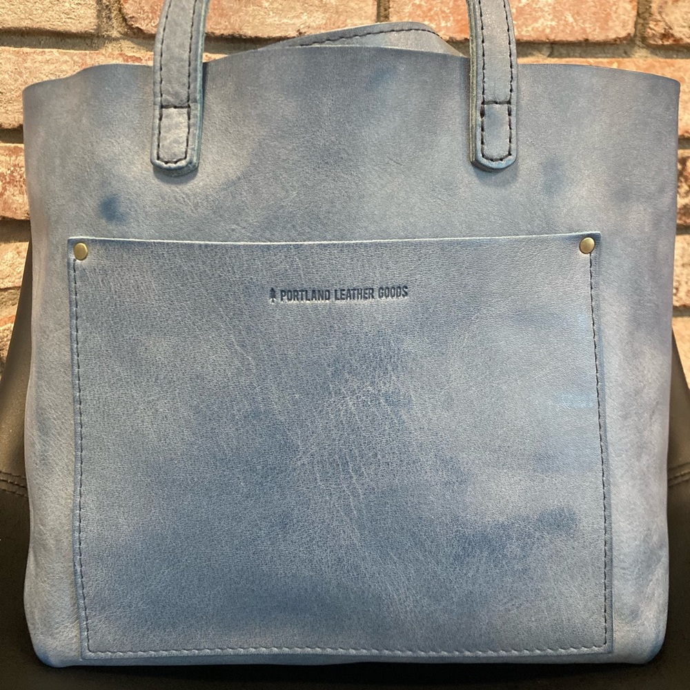Beautiful INDIGO Portland Leather MEDIUM CrossBody tote (No Zip)